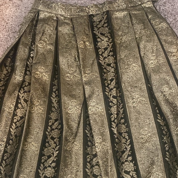 Skirt - Picture 2 of 6